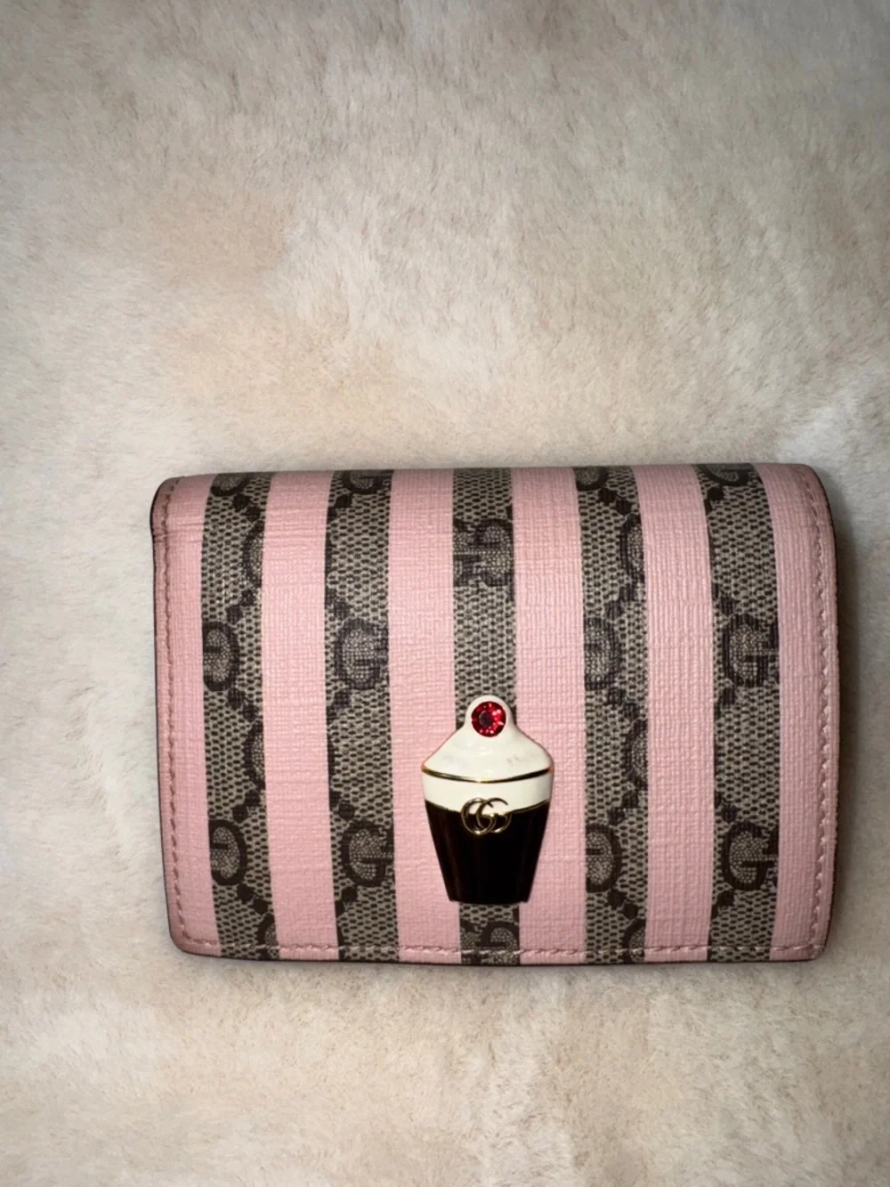 GUCCI ICE CREAM FLOAT - Picture 5 of 14